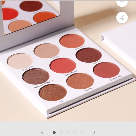 Eyeshadow palette - Picture 1 of 5